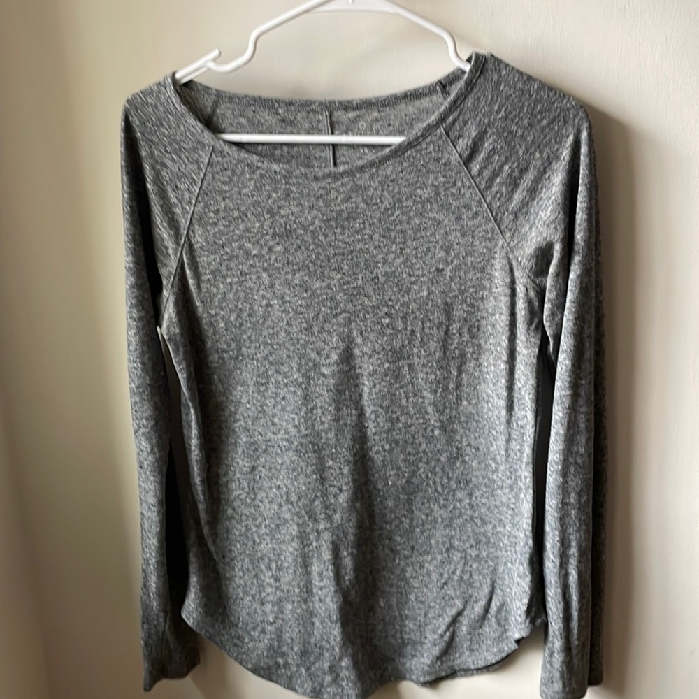 Heather grey long sleeve T.  Super comfy, gently used.
